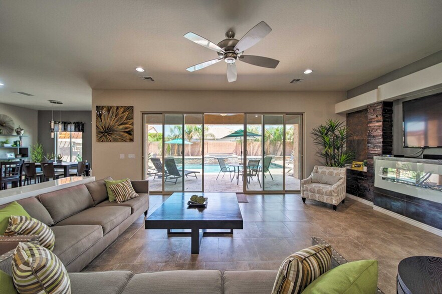 Building Photo - 18504 W Paradise Ln