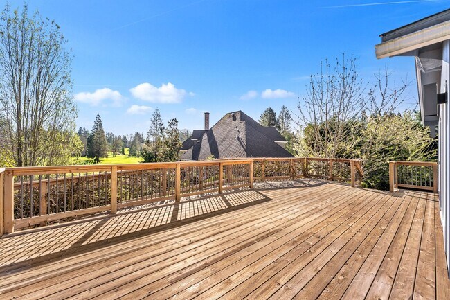 Building Photo - 4-Bedroom Luxury Home for Rent by Portland...