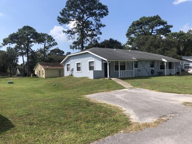 Building Photo - 452 N Sams Point