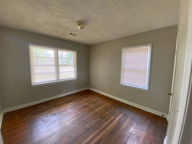 Building Photo - **AVAILABLE NOW**Total Electric - Near Ft. Benning/Columbus, GA 3 Bedroom / 1 Bathroom Home for R...