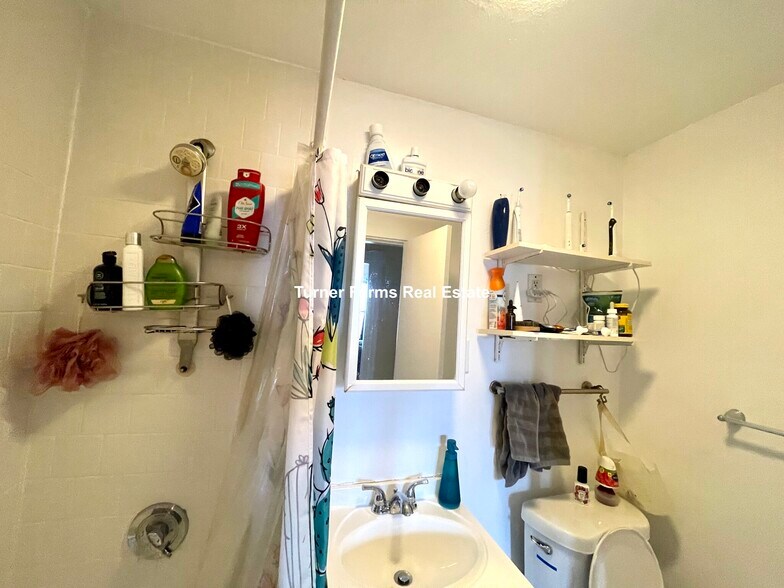 Building Photo - 59 Cedar St