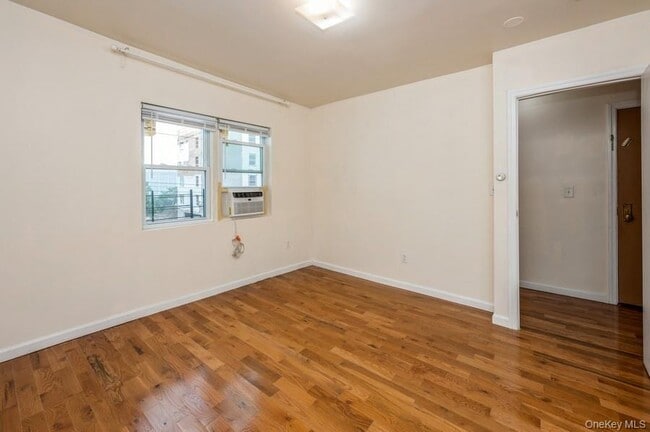 Building Photo - 84 Ravine Ave