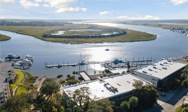 Building Photo - Thunderbolt Harbour- RIVER VIEWS!