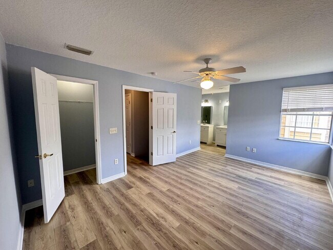 Building Photo - For Rent – Recently Renovated 3 Bed / 2 Ba...