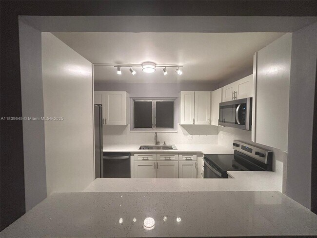 Primary Photo - 394 N Laurel Dr