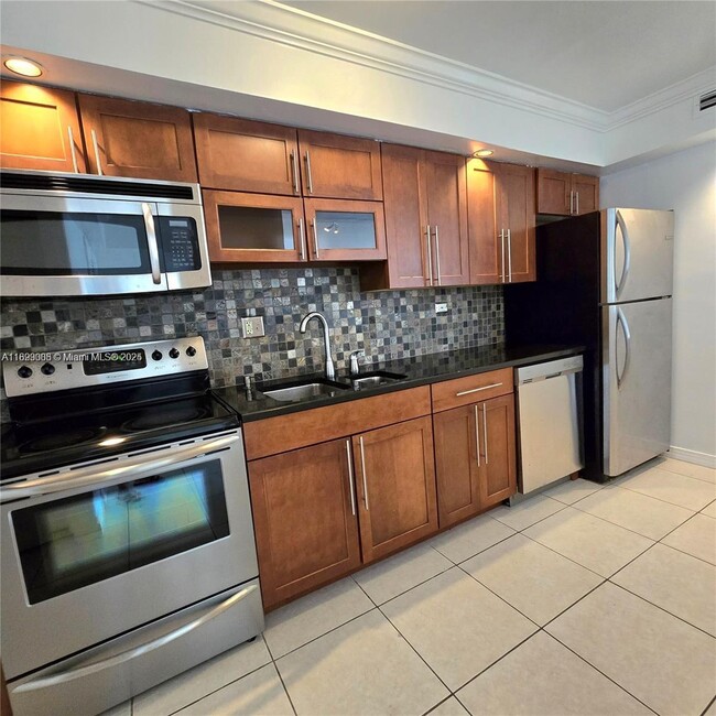 Building Photo - 18071 Biscayne Blvd