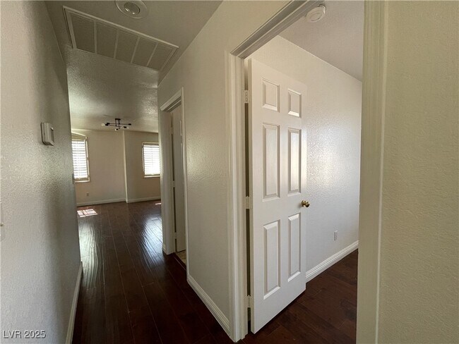 Building Photo - 4364 Mesa Hill Dr