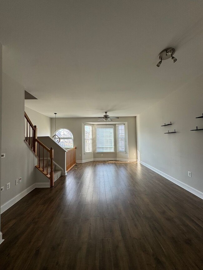 Building Photo - Well-Located 3BR, 2-Full, and 2-Half Bath Townhouse w/ One-Car Garage in Sterling, VA