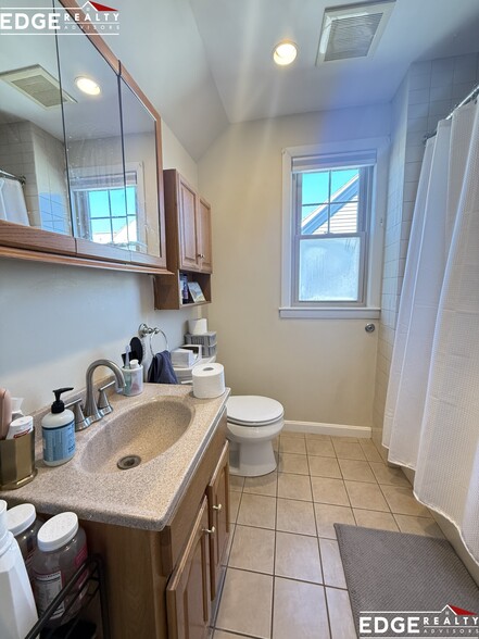 Building Photo - 9 Mapleton St