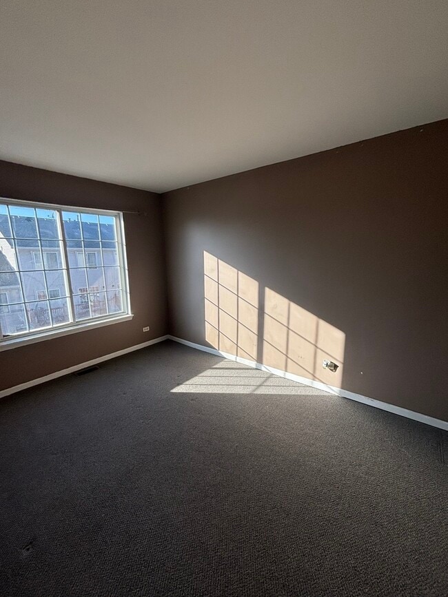 Building Photo - 647 Georgian Ct