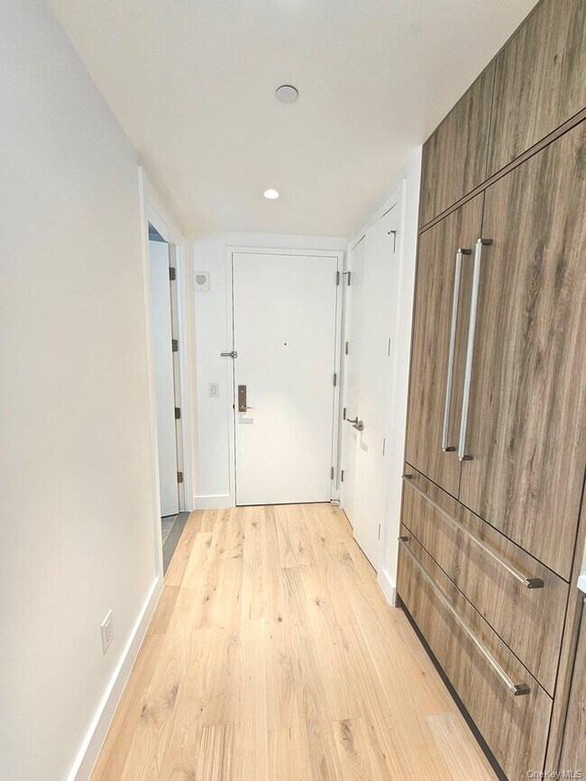 Building Photo - 136-18 Maple Ave