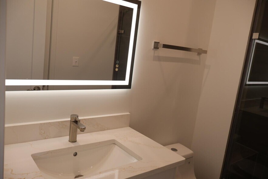 Building Photo - 4939 Call Pl SE