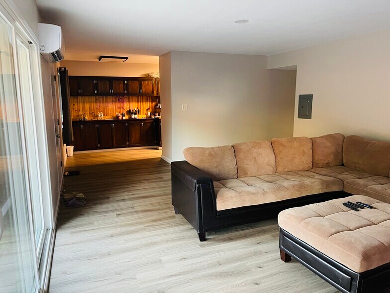 Building Photo - 2600 Jones Rd