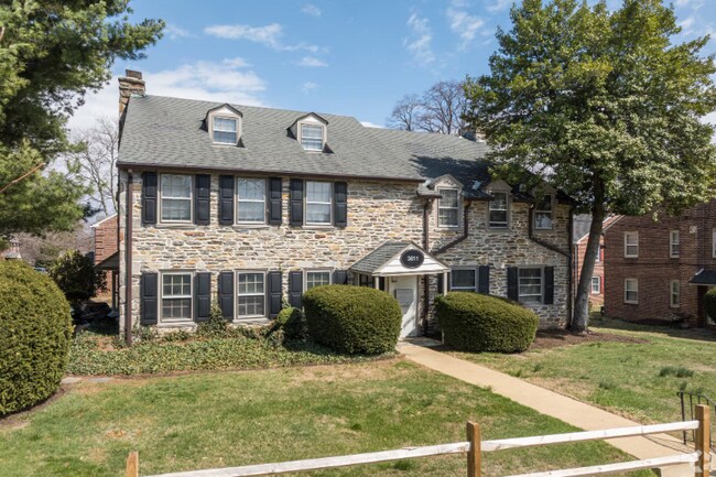 Building Photo - 2920 Midvale Ave