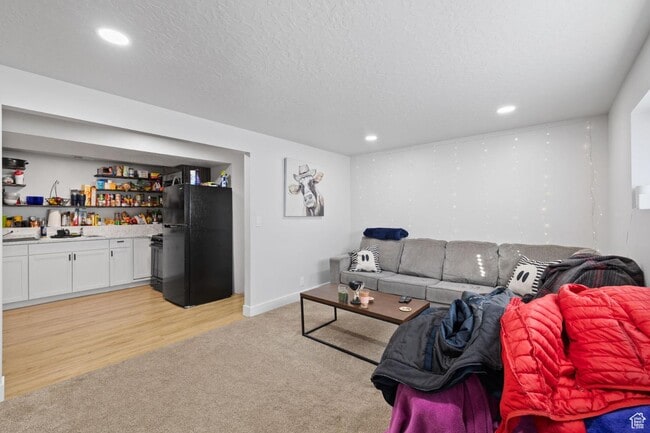 Building Photo - 5210 Woodledge Ave