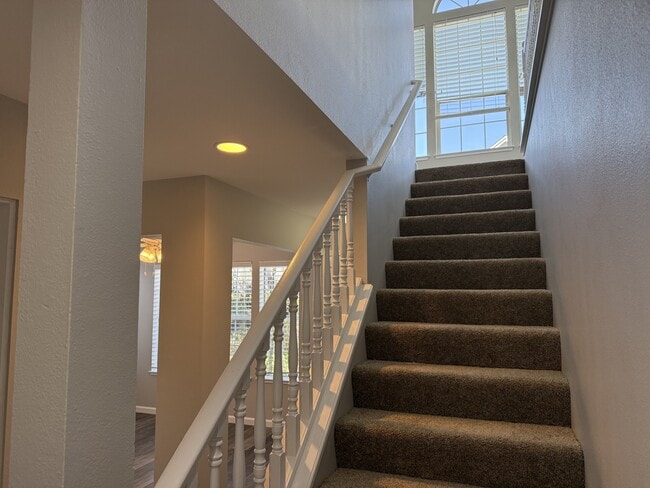 Building Photo - 558 Torrey Pine Ln