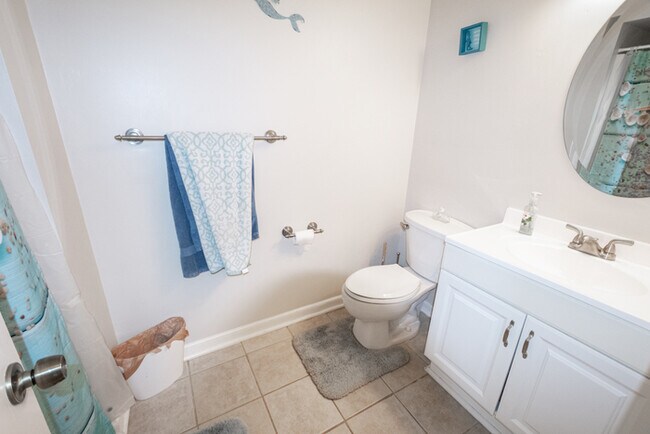 Building Photo - GORGEOUS 5 BEDROOM HOME LOCATED IN SALEM W...
