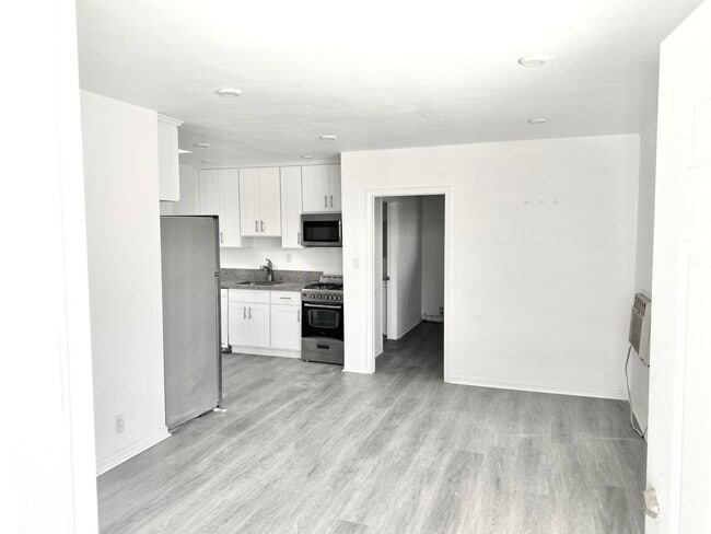 Building Photo - 5869 Dauphin Ave