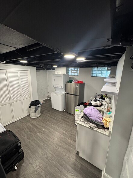 Building Photo - 211 Willow Ave