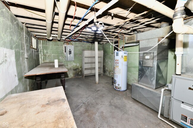 Building Photo - 852 N Rural St