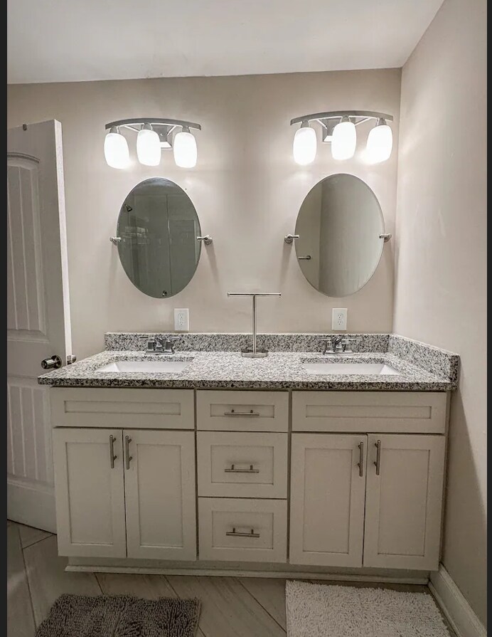 Building Photo - 612 E Woodlawn Rd