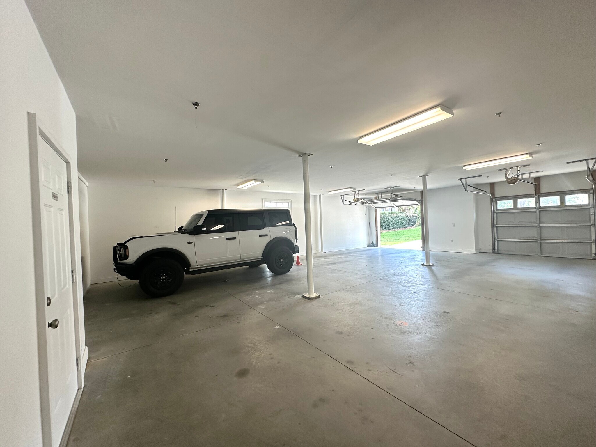 Building Photo - 149 Breezes Dr