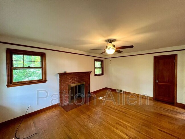 Building Photo - 29 Evergreen Ave