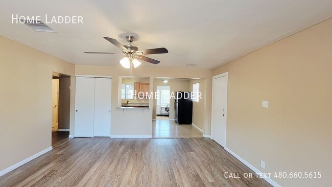 Building Photo - 2226 E Mitchell Dr
