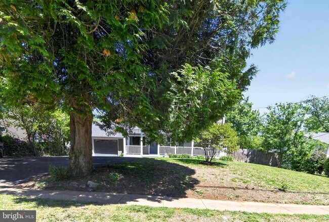 Building Photo - 1819 Anderson Rd