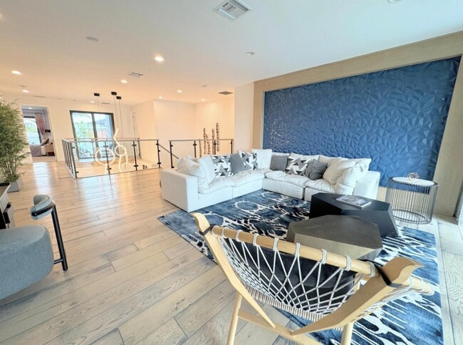 Building Photo - 17299 Pagoda Palms Dr