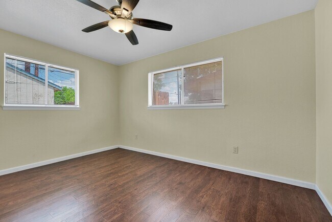 Building Photo - 417 E Lindbergh Blvd