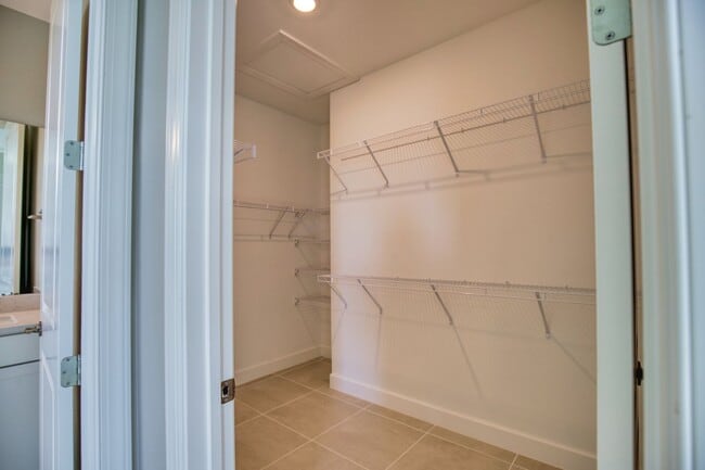 Building Photo - Annual Attached Villa in The Talon Preserve on Palmer Ranch – Minutes from the new Sarasota Memor...