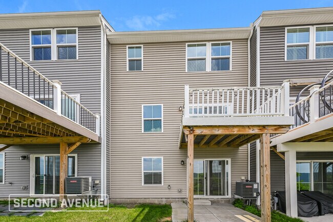 Building Photo - 2028 Cade Dr