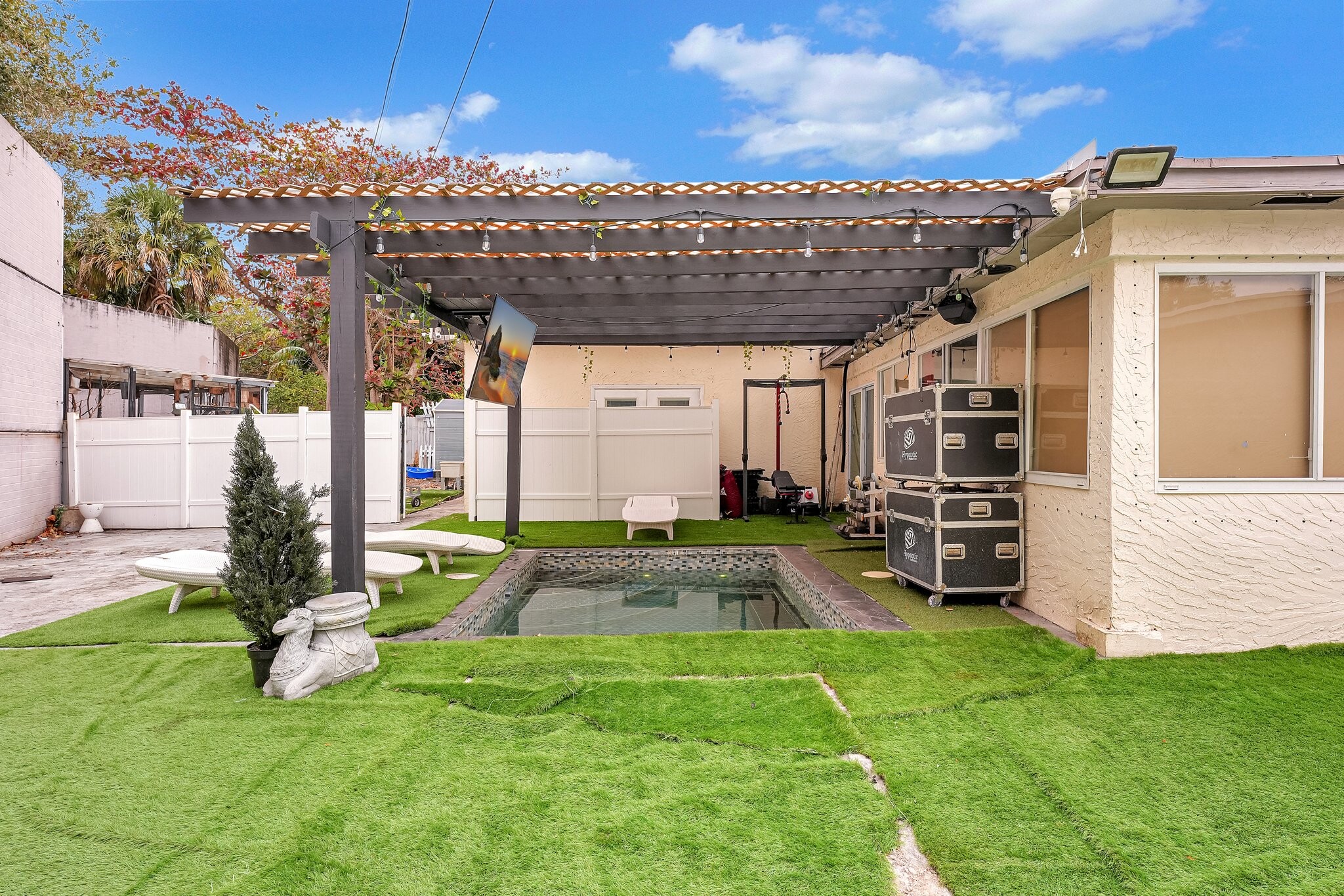 Building Photo - 18600 NE 7th Ct