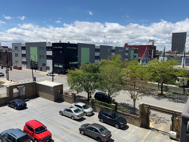 Building Photo - 500 S Clinton St