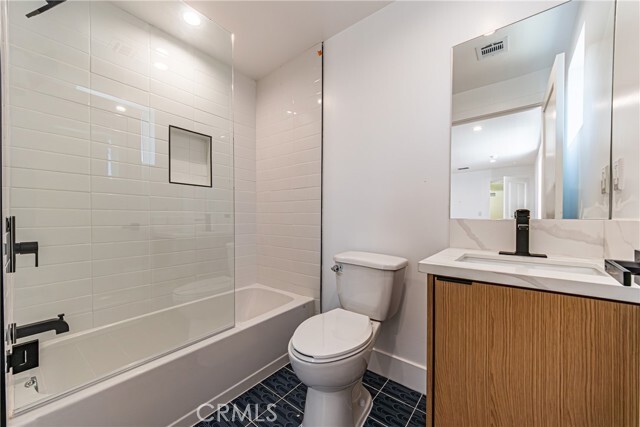 Building Photo - 1559 S Ogden Dr