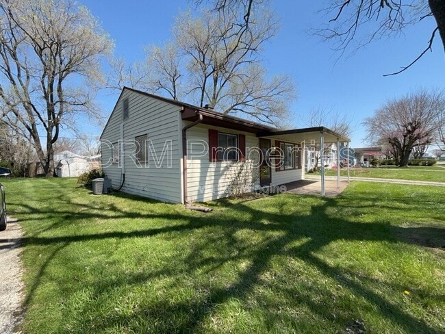 Building Photo - 1020 E Fischer St