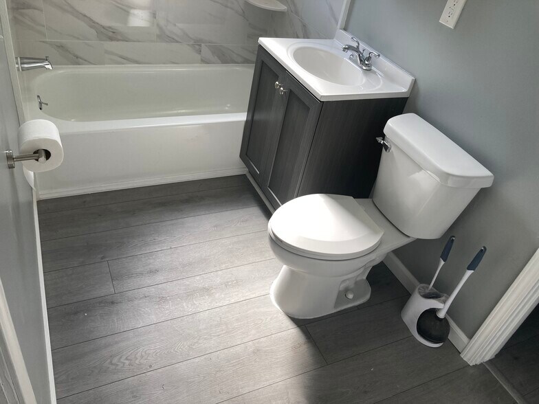 Building Photo - 8 N Indiana Ave