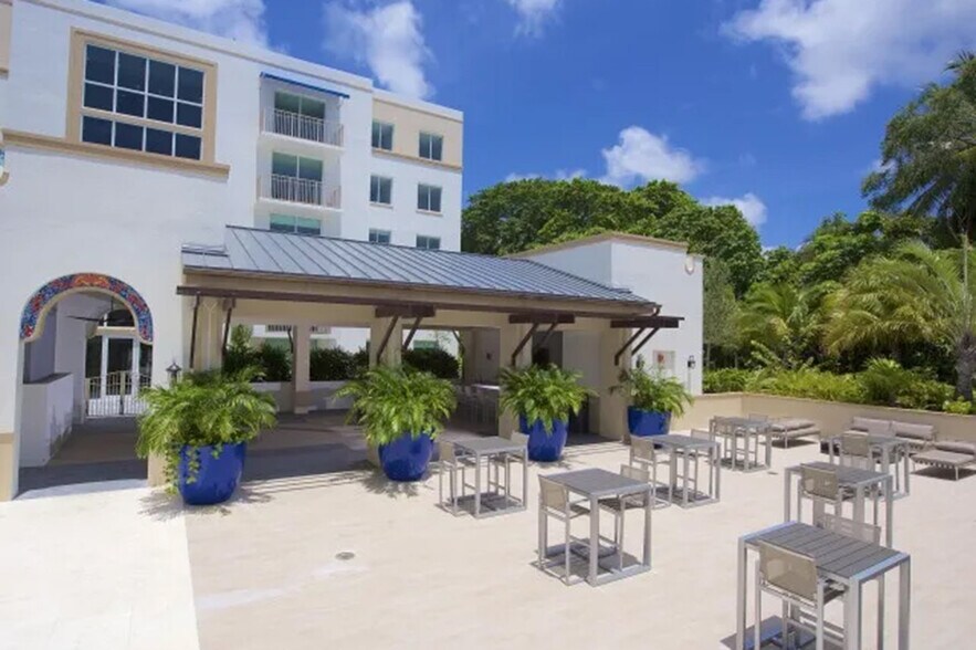 Building Photo - 3880 NE 6th Ave