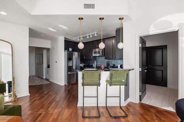 Building Photo - 500 Throckmorton St