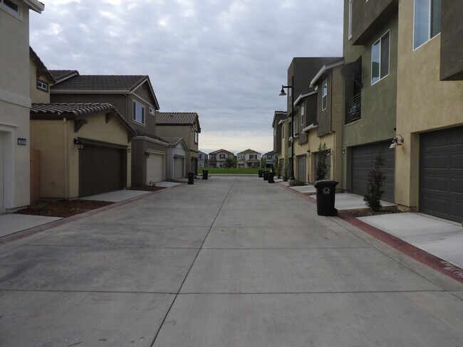 Building Photo - Beautiful Patio Home