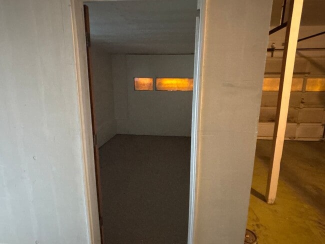 Building Photo - HALF OFF FEBRUARY RENT! 3 Bedroom 1.5 Bath in Desirable NW Corvallis