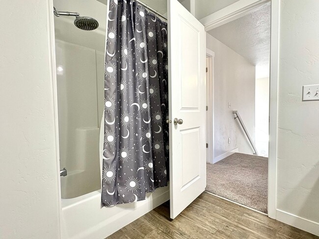 Building Photo - West Jordan 3-Bedroom Home - Clean, Cozy & Convenient