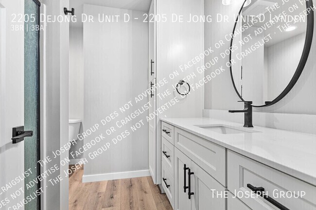 Building Photo - 2205 DeJong Dr