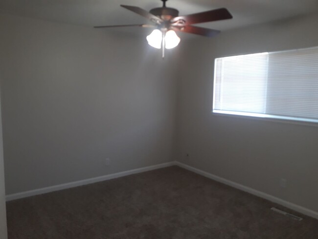 Building Photo - Adorable 2 bedroom home in Fresno!