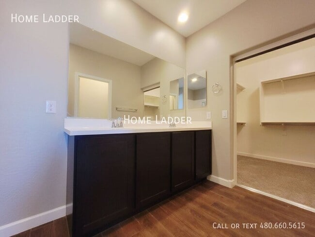 Building Photo - 13610 W Briles Rd