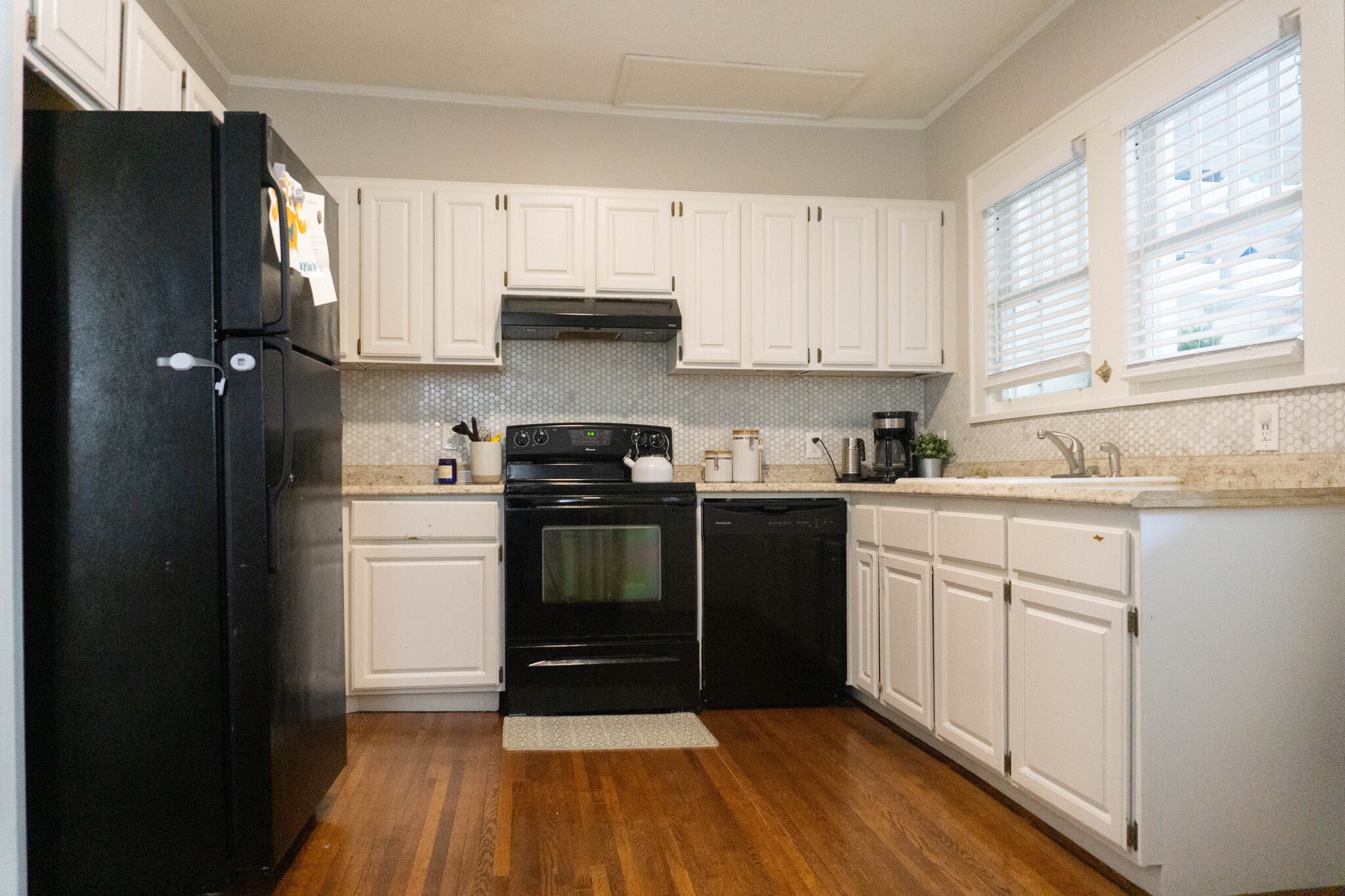 Kitchen - 904 Lexington Ave