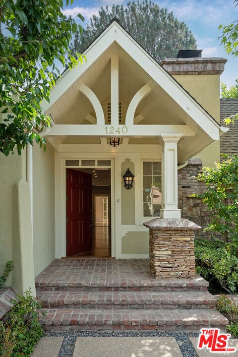 Building Photo - 1240 N Doheny Dr