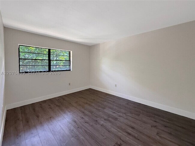 Building Photo - 995 SW 84th Ave