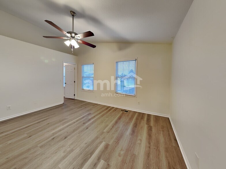 Building Photo - 403 Hobart St